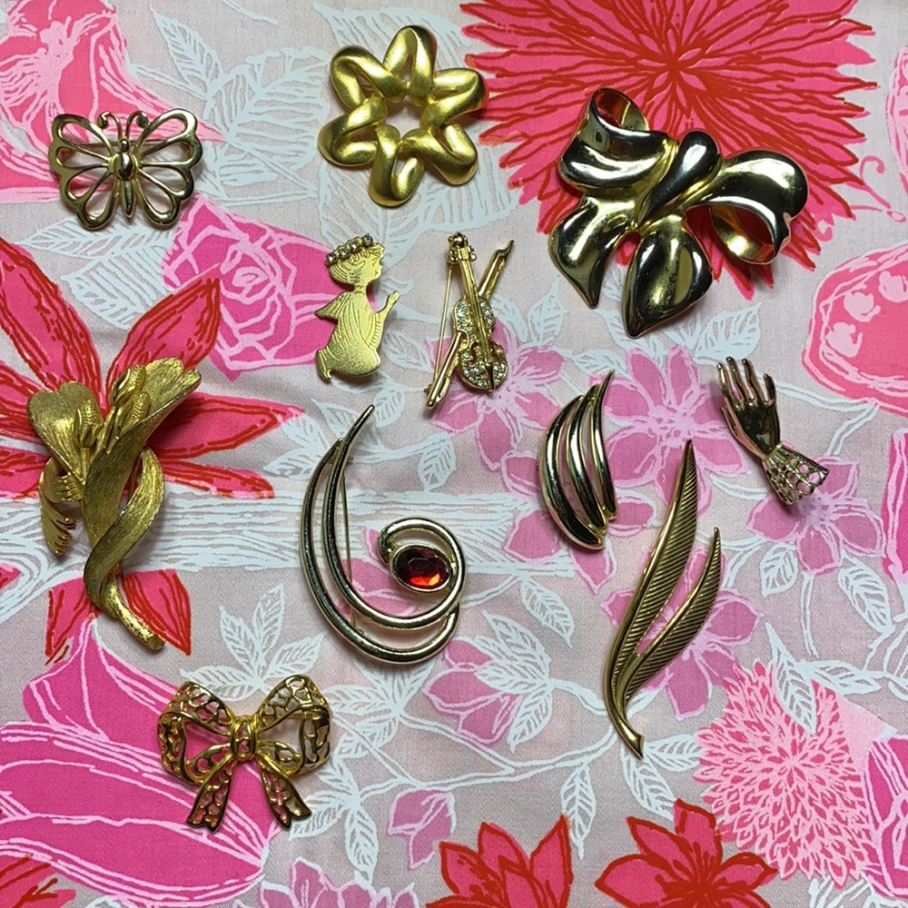✨11 vtg GOLDTONE Brooches
